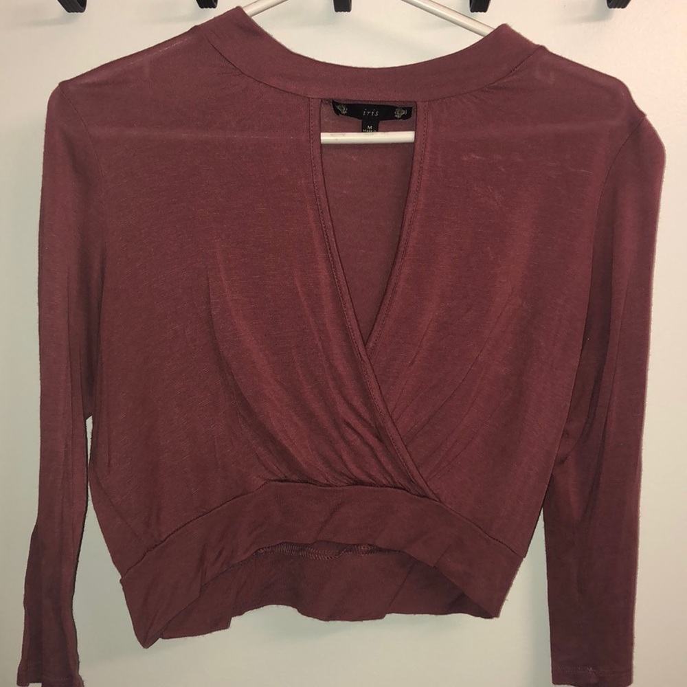 Quarter sleeve crop top with cut out on chest
